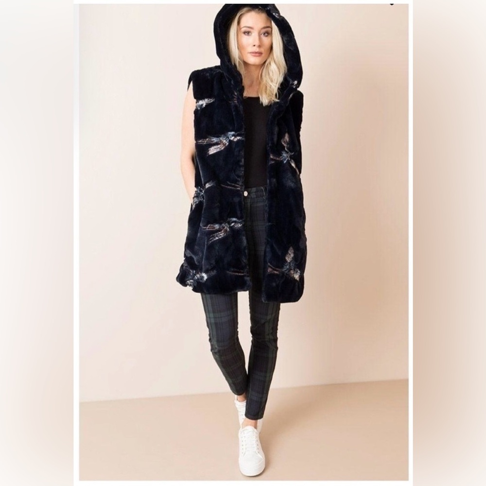 Pia Rossini Luxurious Navy Faux Fur Vest with Embroidered Bird Design